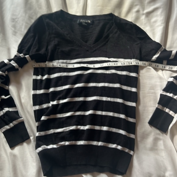 Sweater bundle! Gap/F21 - Picture 5 of 7